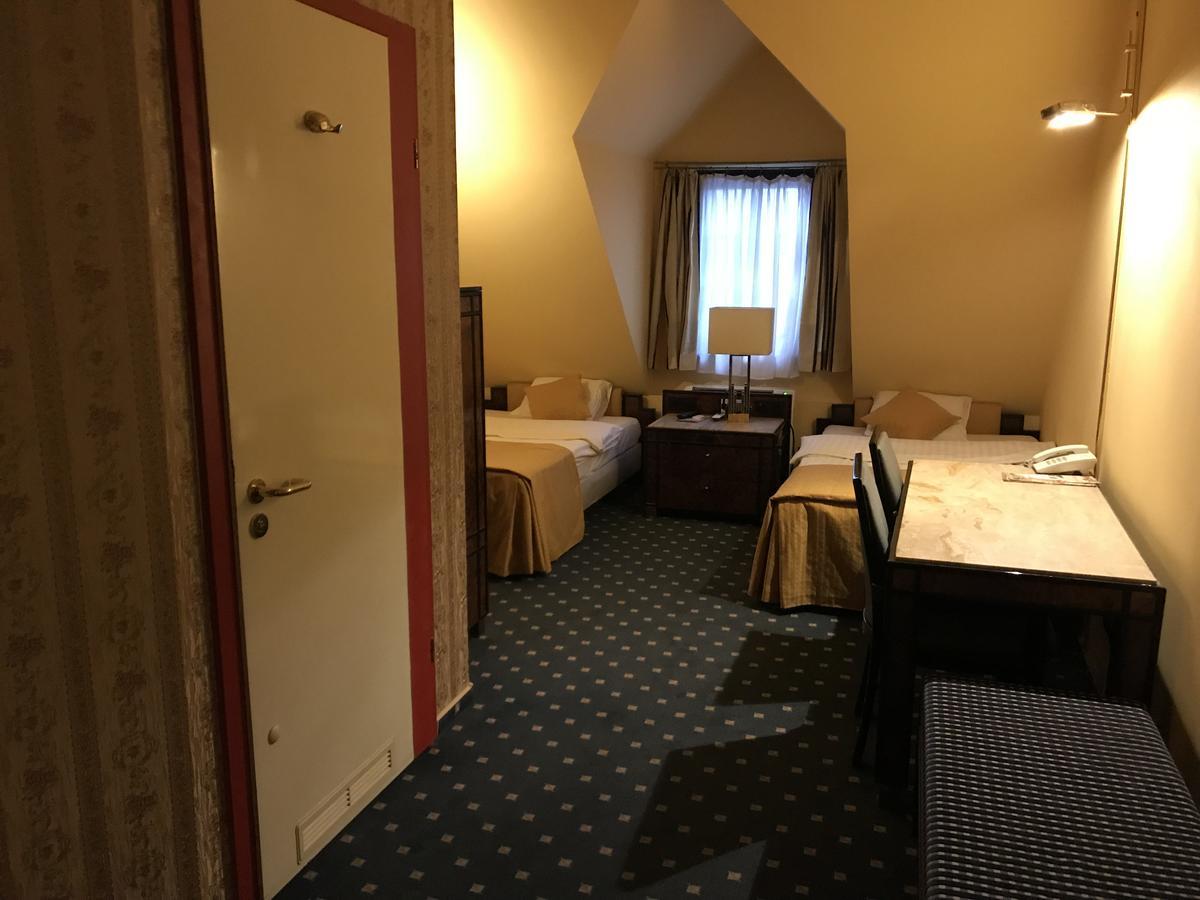 Hotel Podzamcze Tarnow Exterior photo